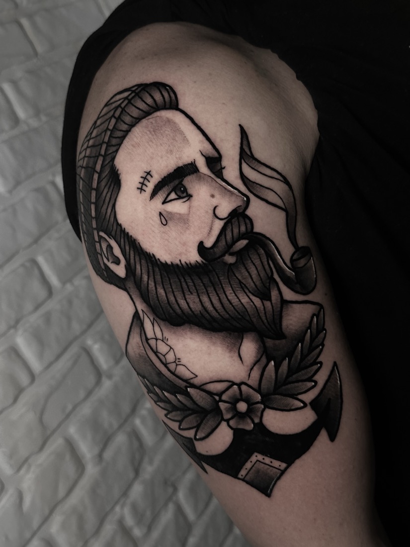 Marinero con barba, pipa y ancla en estilo old school, por Sergio